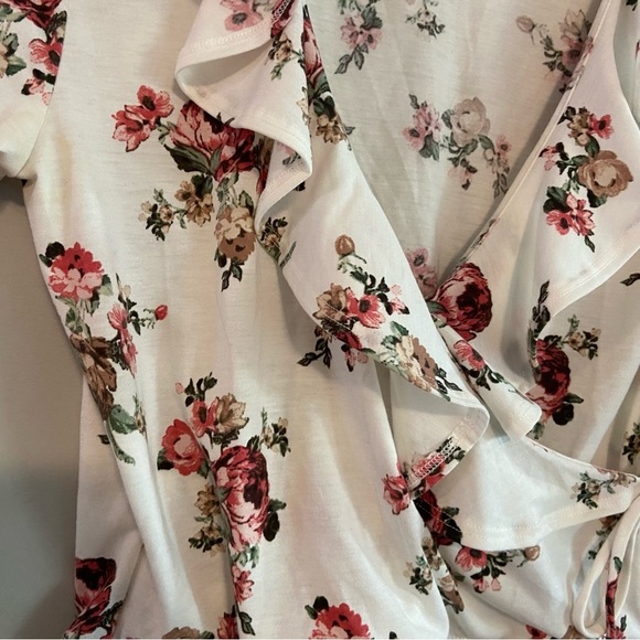 Mind Code Cream and Red Wrap cropped Ruffled Blouse - Picture 3 of 5